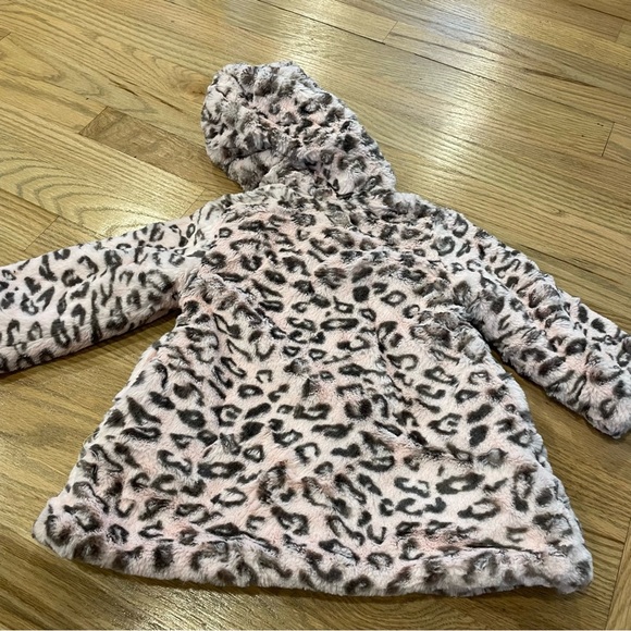 Widgeon Leopard Print Faux Fur Coat with Hood - Picture 5 of 5